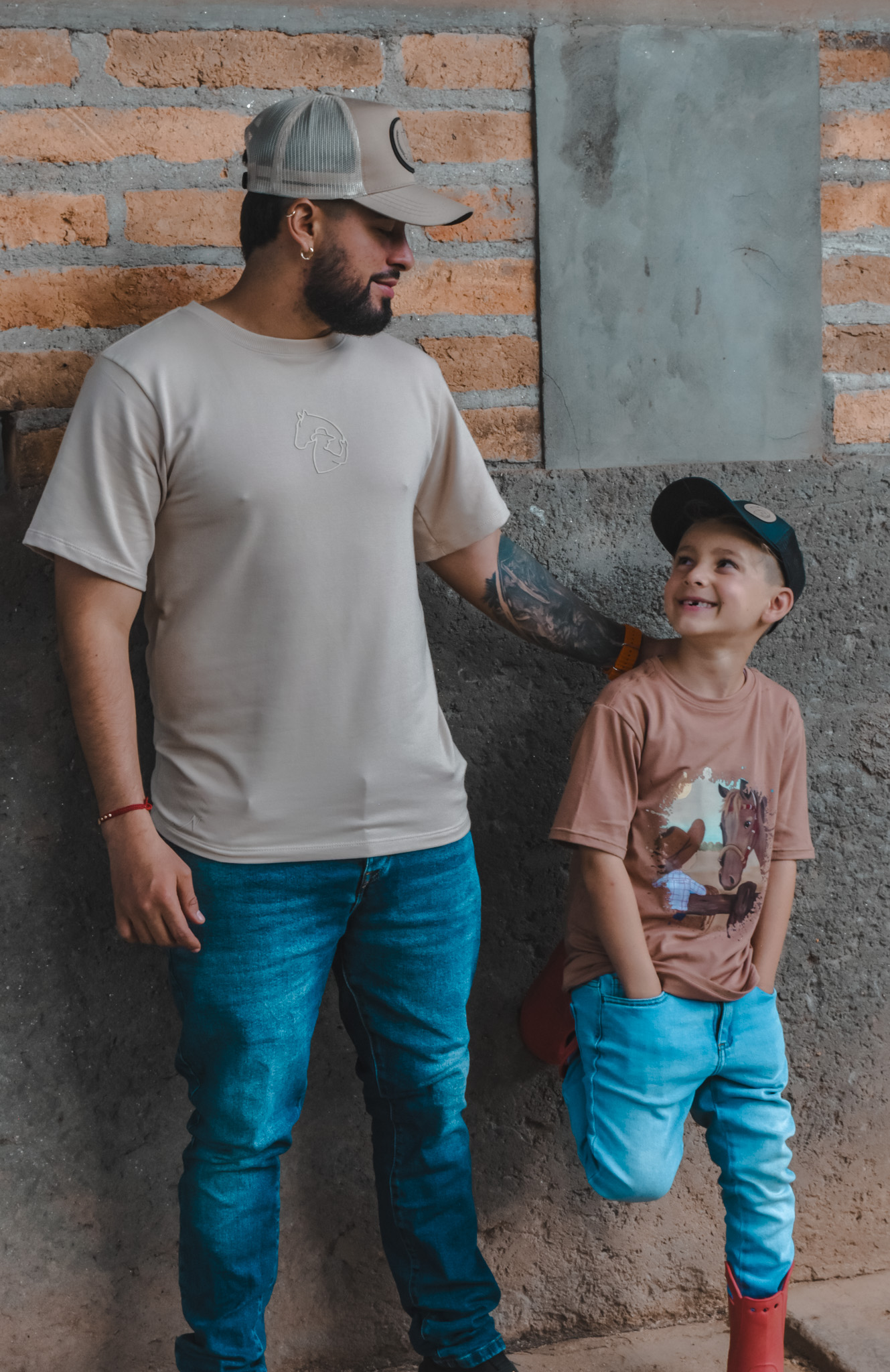 Blusa Café niño caballo 